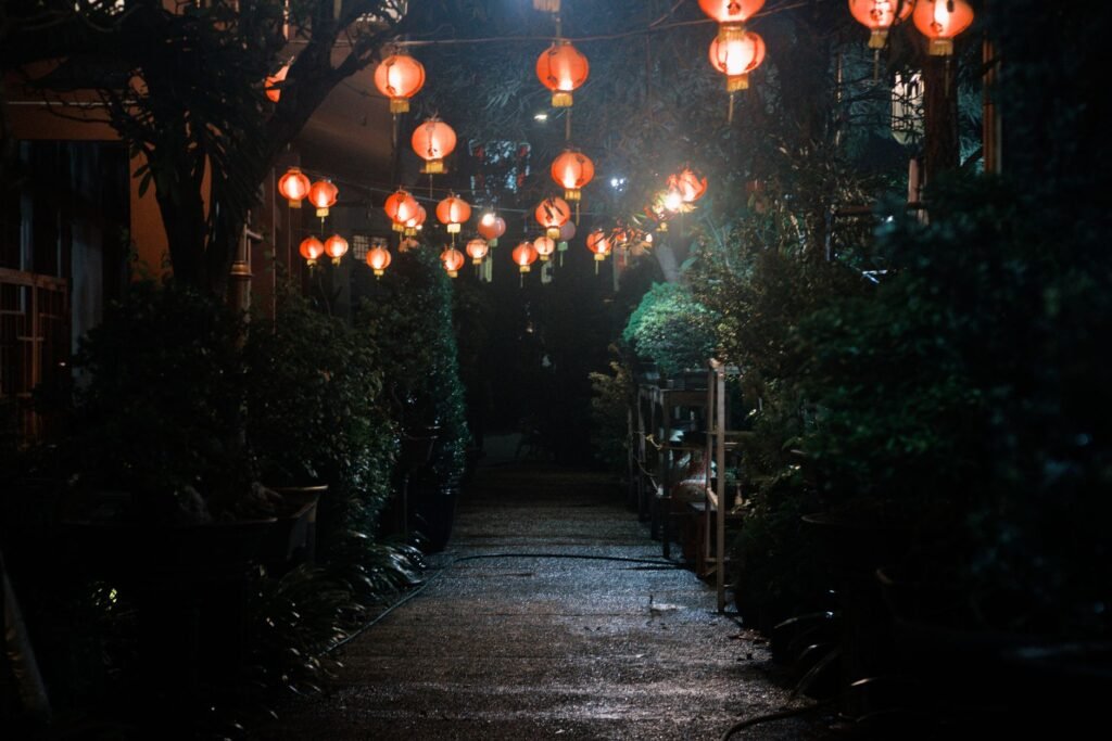 Verlichting langs een tuinpad
